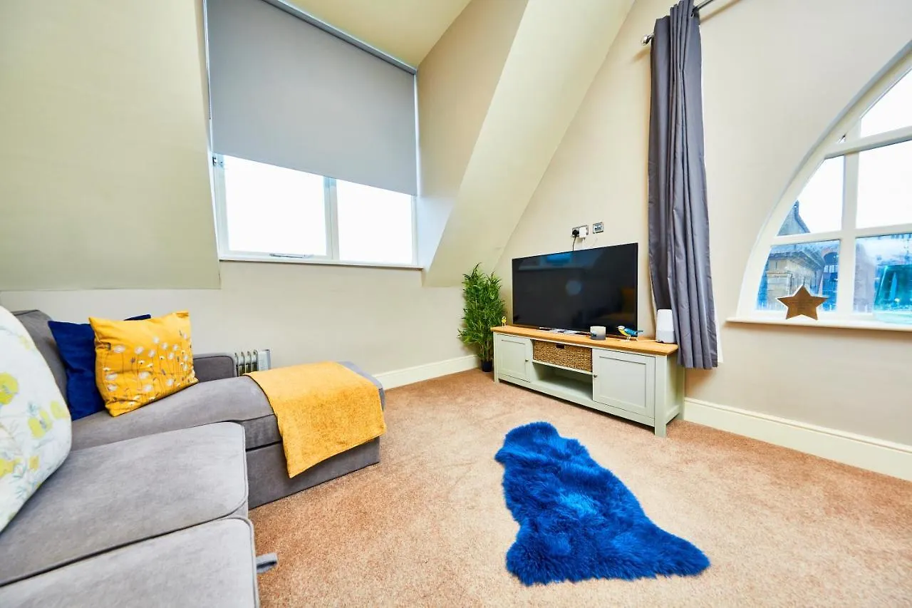 The Stylish Penthouse Of Harrogate - Sleeps 7 Apartment
