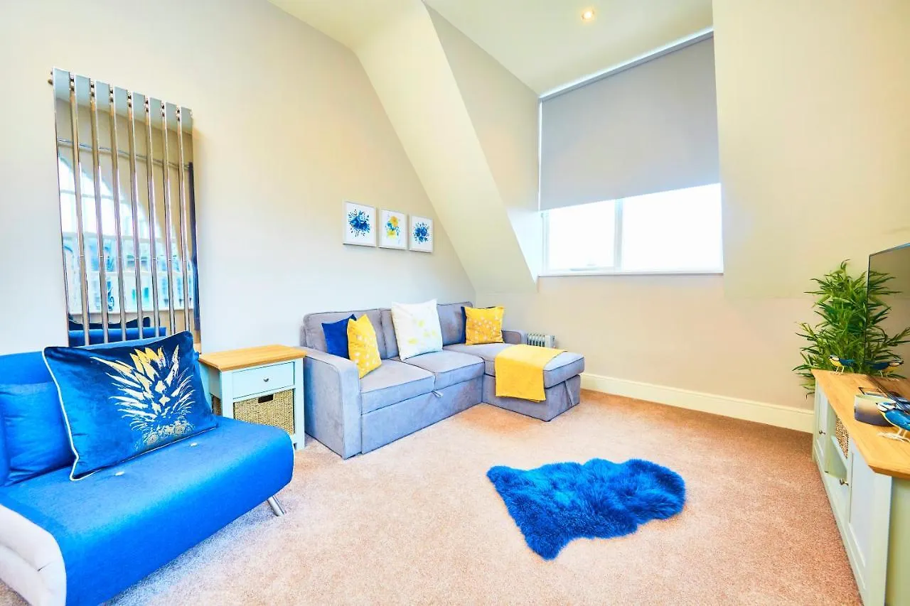 The Stylish Penthouse Of Harrogate - Sleeps 7 Apartment 0*,  United Kingdom
