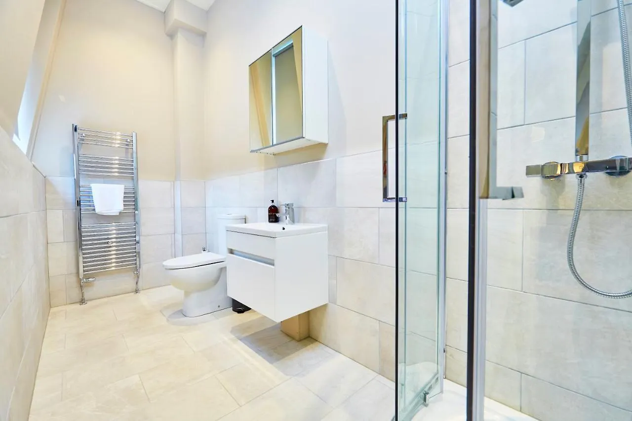 The Stylish Penthouse Of Harrogate - Sleeps 7 Apartment