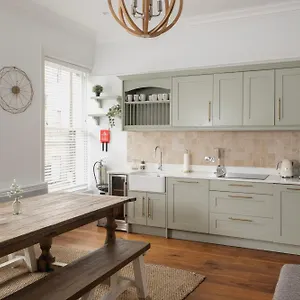 argyle-stunning-5-bed-luxury-home-pulteney-bridge-bath.tophotelsbath.com/